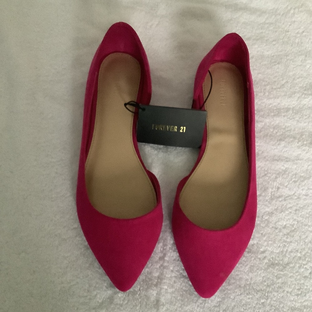 Brand New with tags! Forever 21 Fuchsia flats. Size 6
